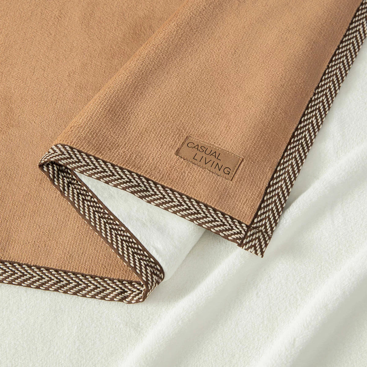 Casual Living Luxe Plush Throw, 127 x 178 cm