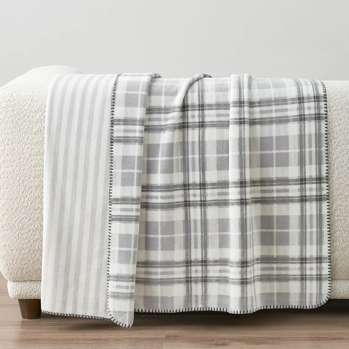 Casual Living Reversible Plush Throw in 6 Designs, 127 x 177 cm