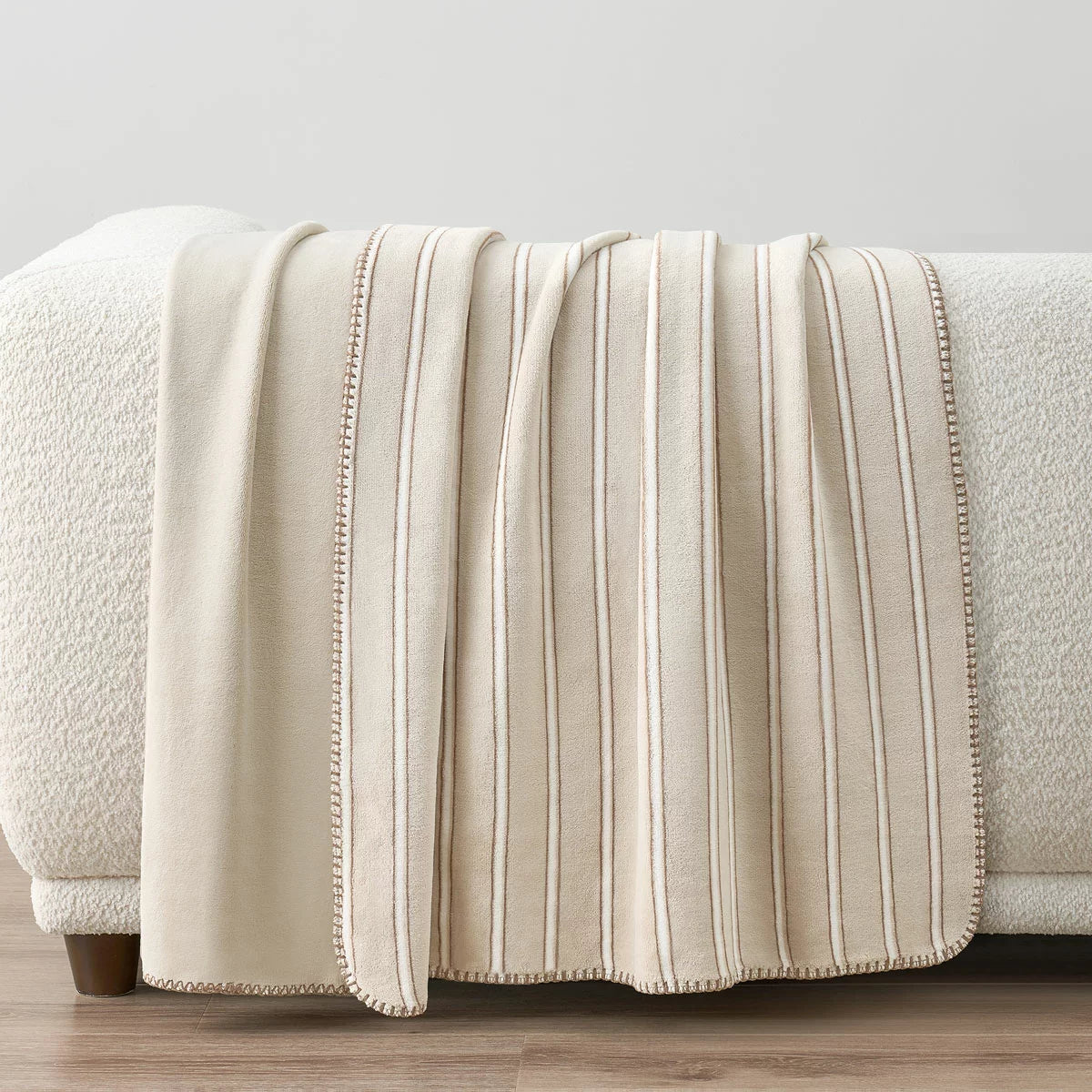 Casual Living Reversible Plush Throw in 6 Designs, 127 x 177 cm