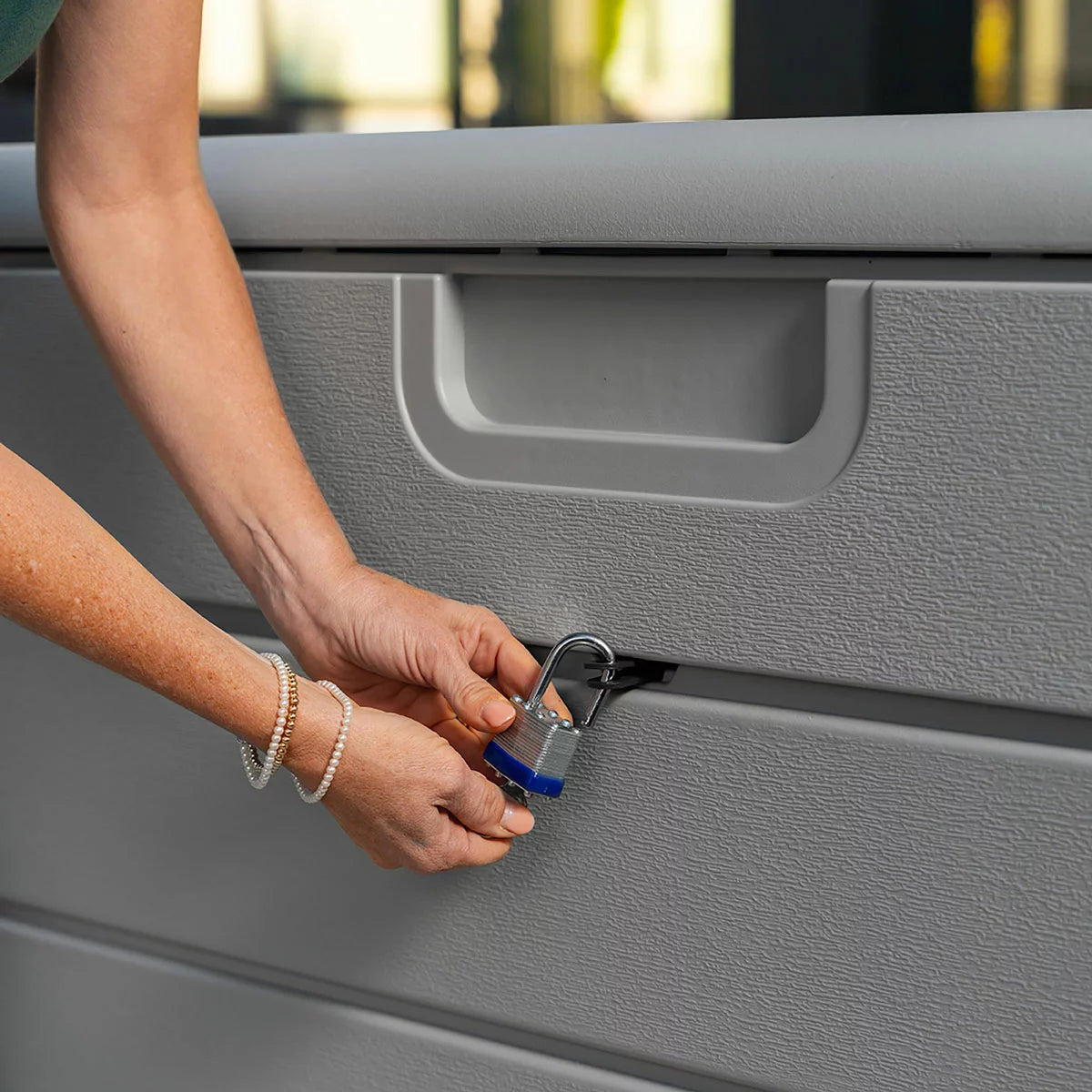 Lifetime 985 Litre (260 Gallon) Deck Box with Divider - Model 60482