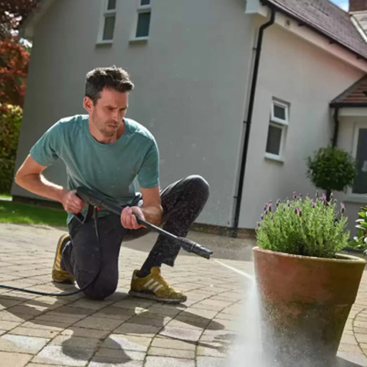 Bosch Universal Aquatak 1, 900W / 135 Bar Pressure Washer