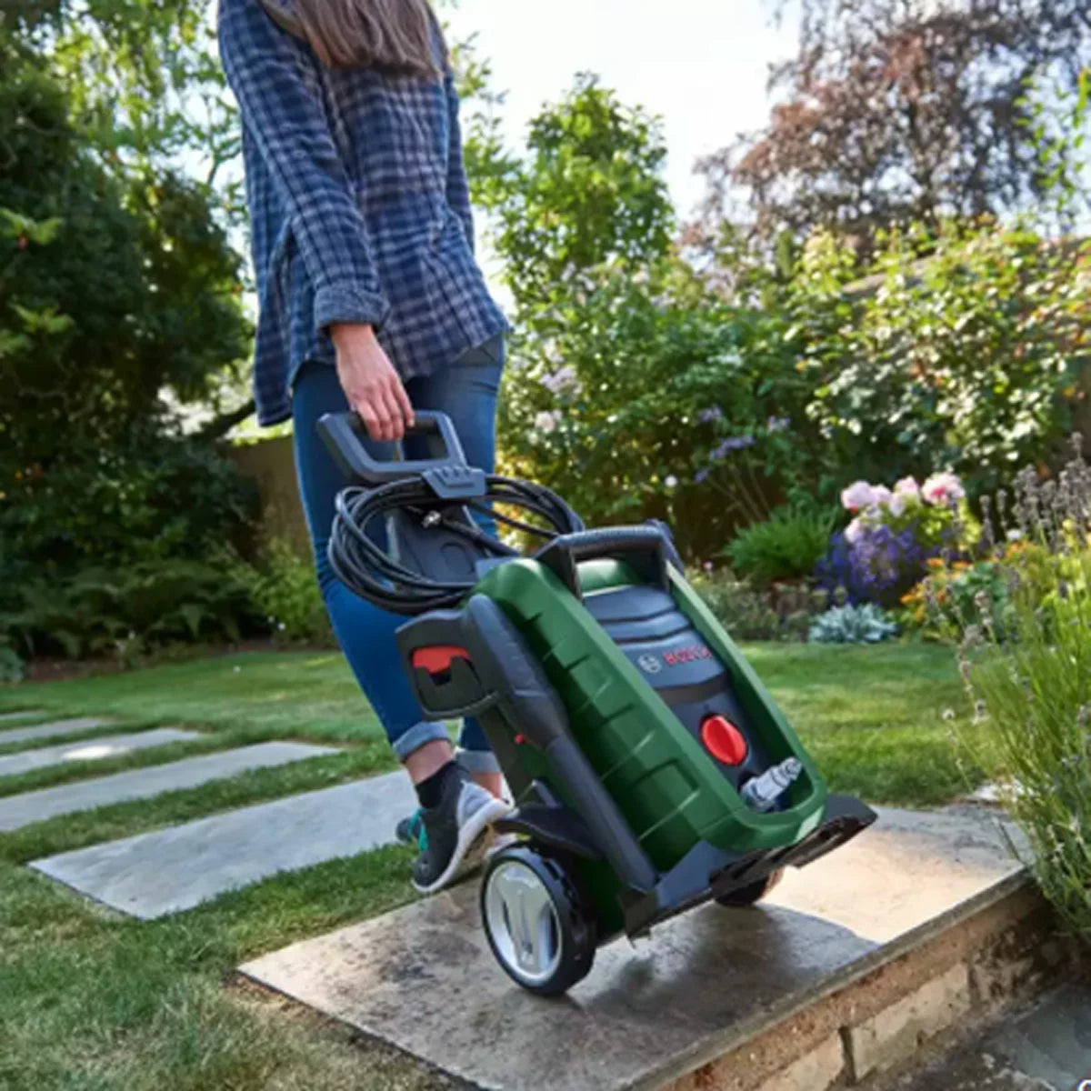 Bosch Universal Aquatak 1, 900W / 135 Bar Pressure Washer