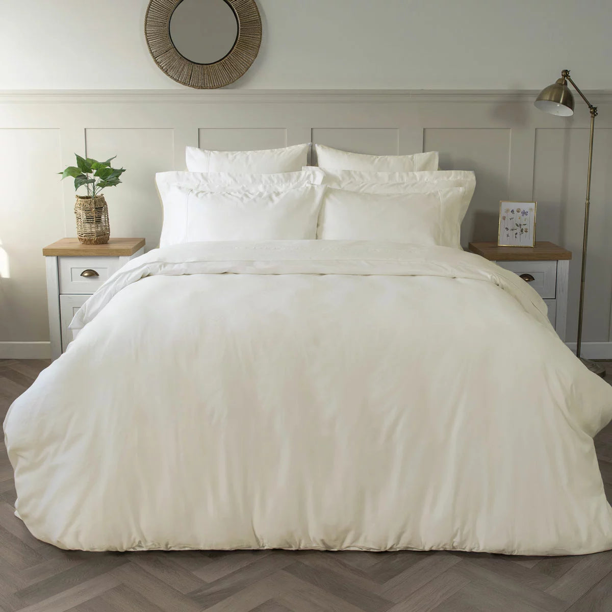 Belledorm 600 Thread Count Cotton Ivory Duvet Cover Set in 3 Sizes