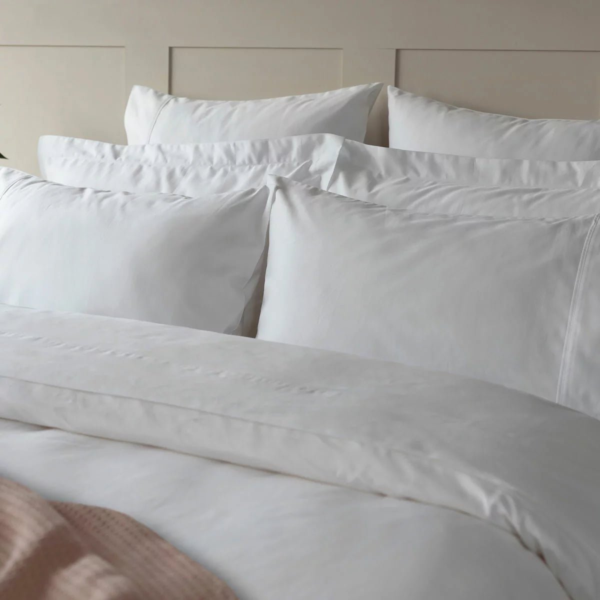 Belledorm 600 Thread Count Cotton White Duvet Cover Set in 3 Sizes