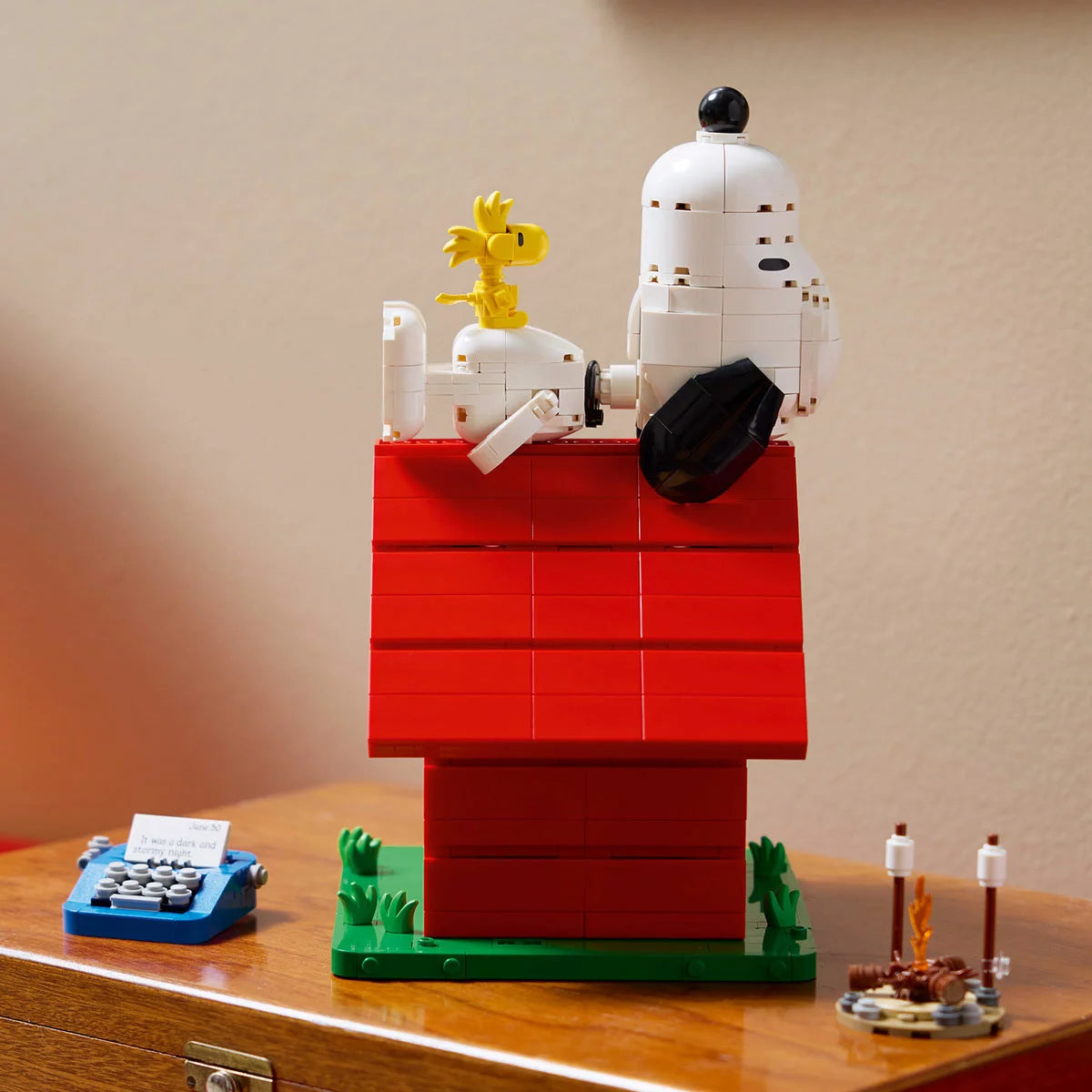 LEGO Ideas Peanuts: Snoopy's Doghouse - Model 21368 (18+ Years)