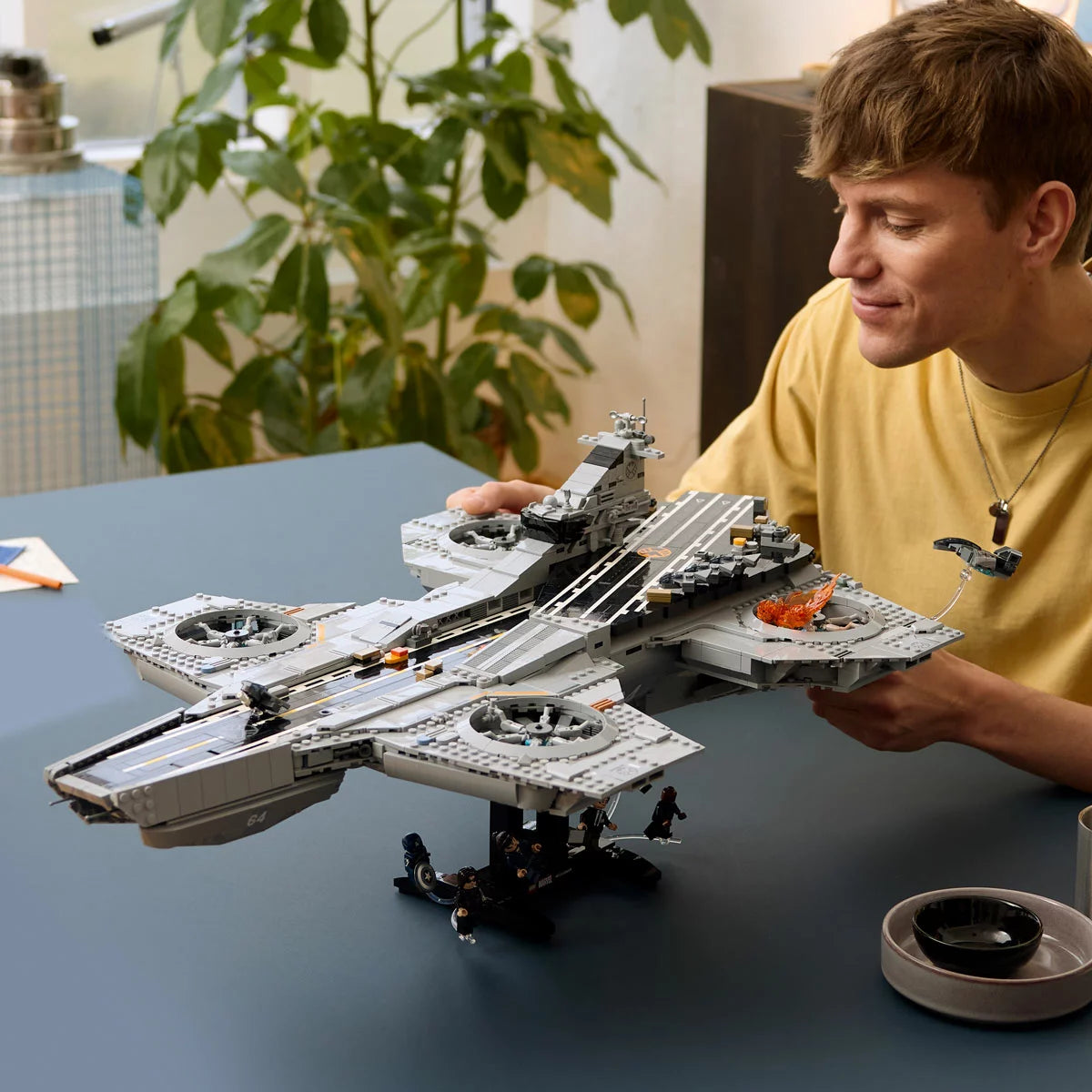 LEGO Marvel S.H.I.E.L.D. Helicarrier - Model 76354 (18+ Years)