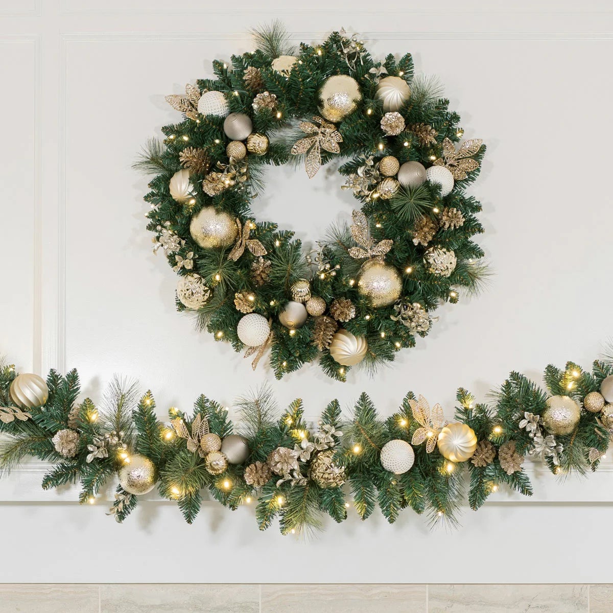 30 inch (76cm) Pre-Lit Decorated Wreath with 50 LED Lights, view 11