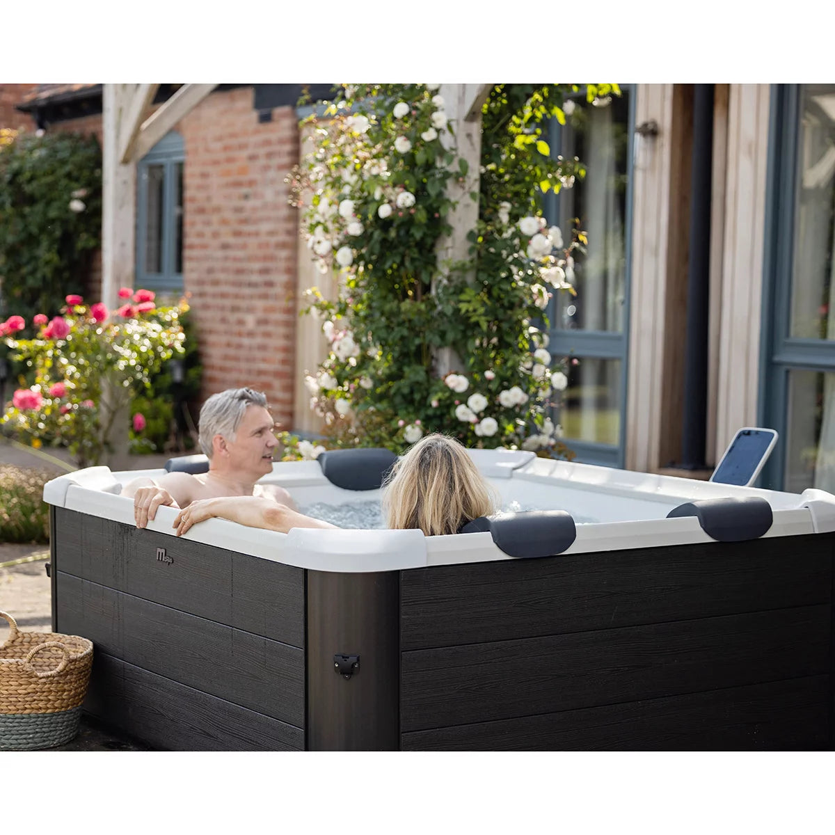 MSpa Oslo Aero 6 Person Hard Frame Hot Tub