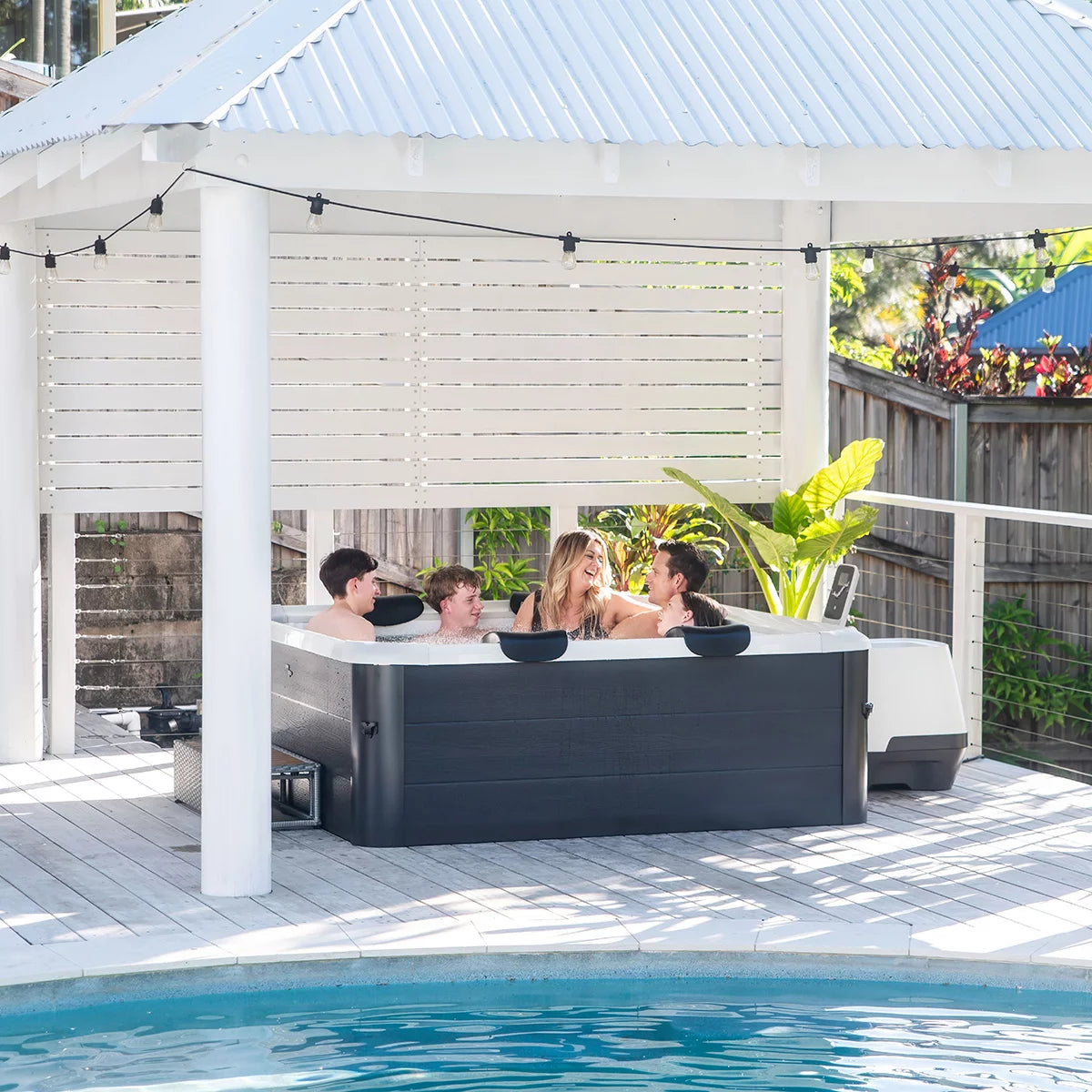 MSpa Oslo Aero Plus 6 Person Hard Frame Hot Tub