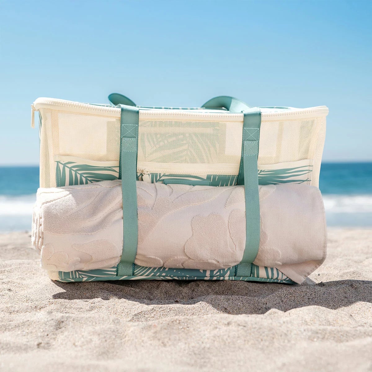 Aloha + CleverMade Collapsible Beach Tote in Two Colours, view 10