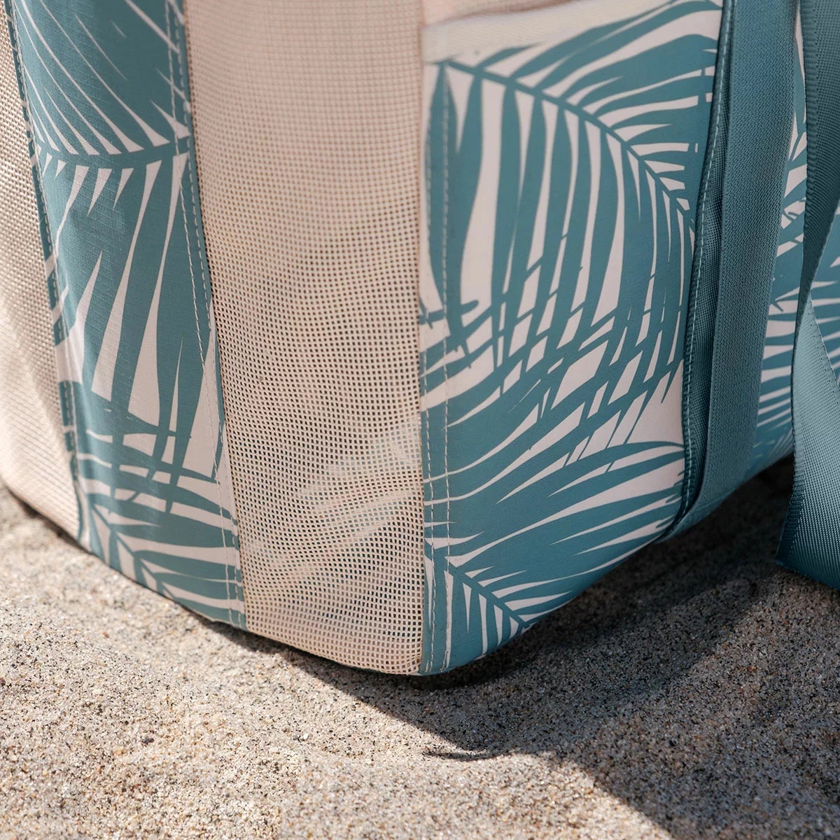 Aloha + CleverMade Collapsible Beach Tote in Two Colours, view 11