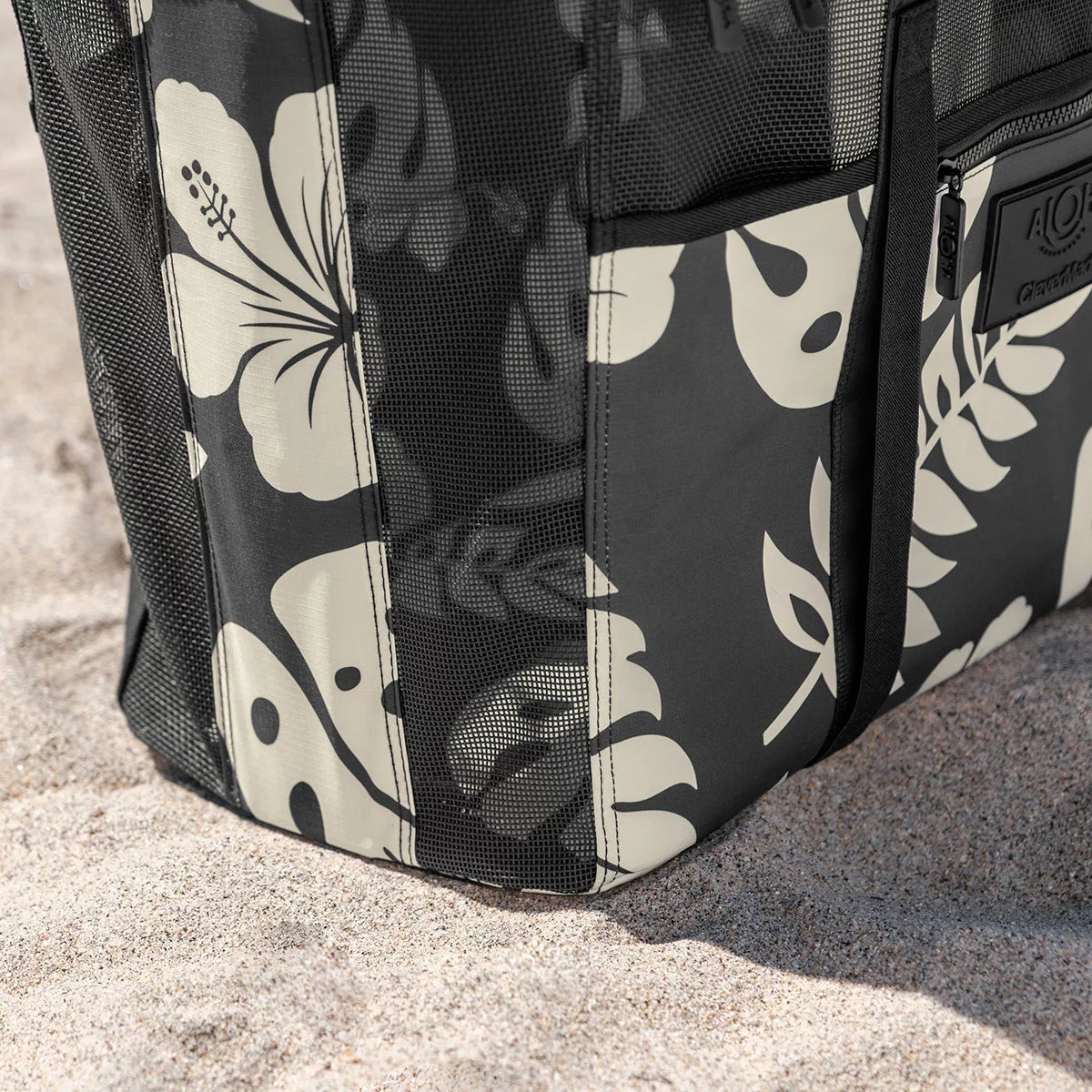 Aloha + CleverMade Collapsible Beach Tote in Two Colours, view 19