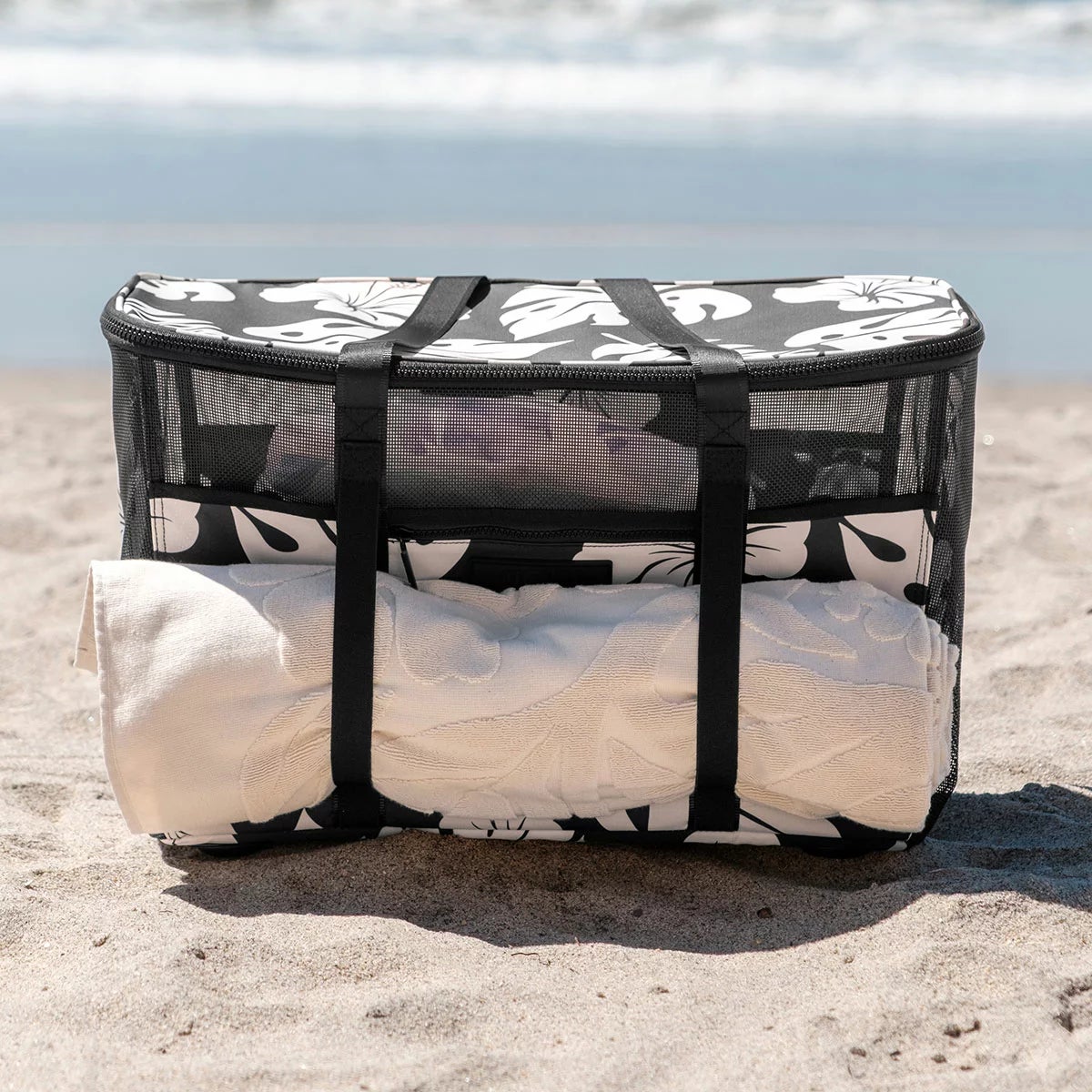 Aloha + CleverMade Collapsible Beach Tote in Two Colours, view 18