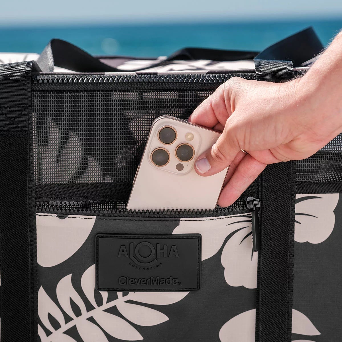 Aloha + CleverMade Collapsible Beach Tote in Two Colours, view 17