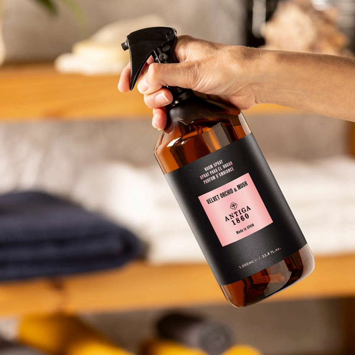 Antiga 1860 Home Textile & Room Spray, 1L in 2 Scents, view 2