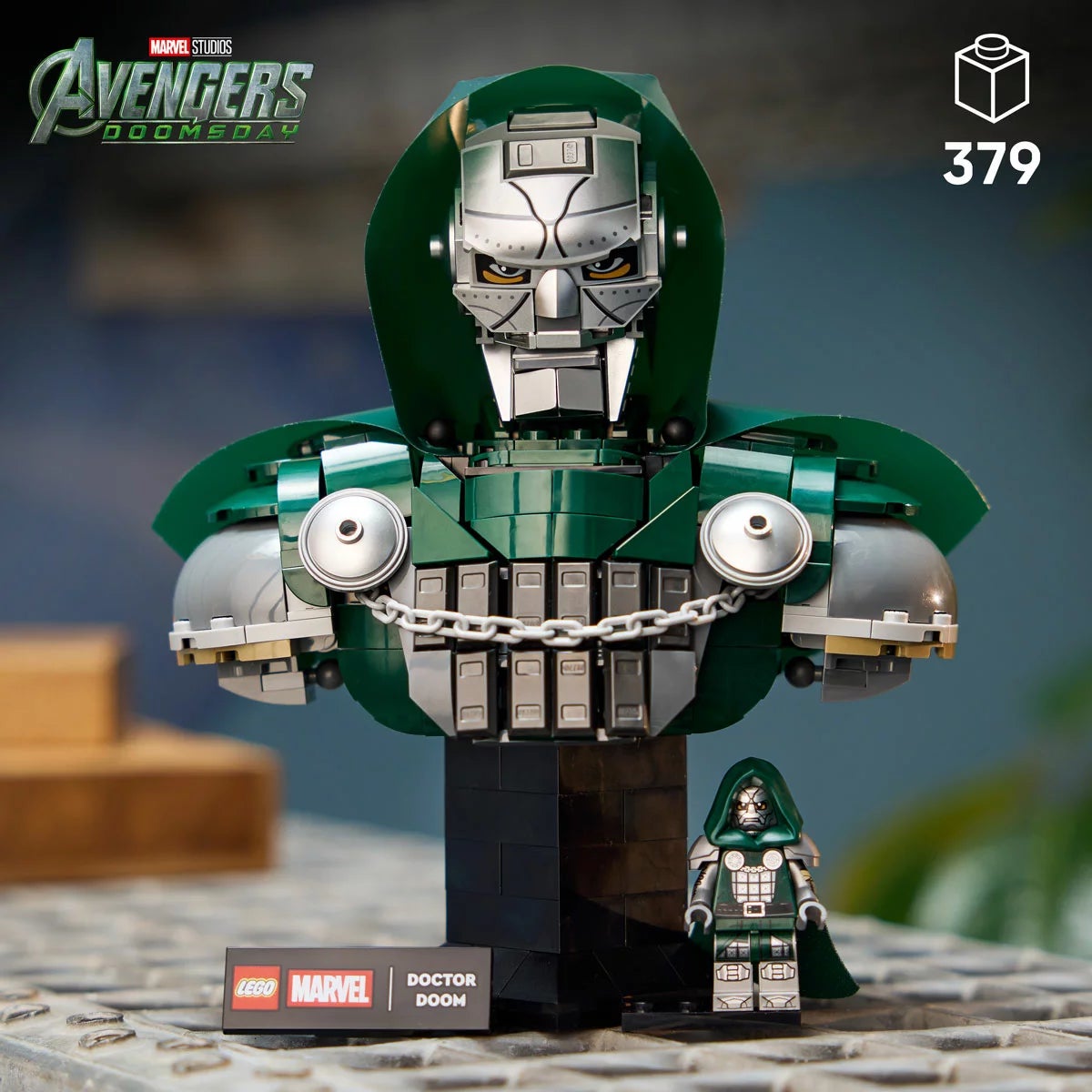 LEGO Super Heroes Doctor Doom Bust - Model 76345 (18+ Years), view 2