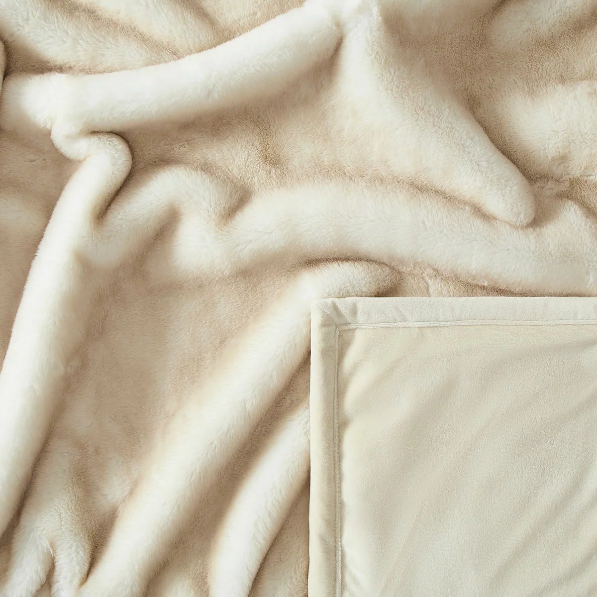 Mon Chateau Faux Fur Throw, 152 x 177 cm, view 16