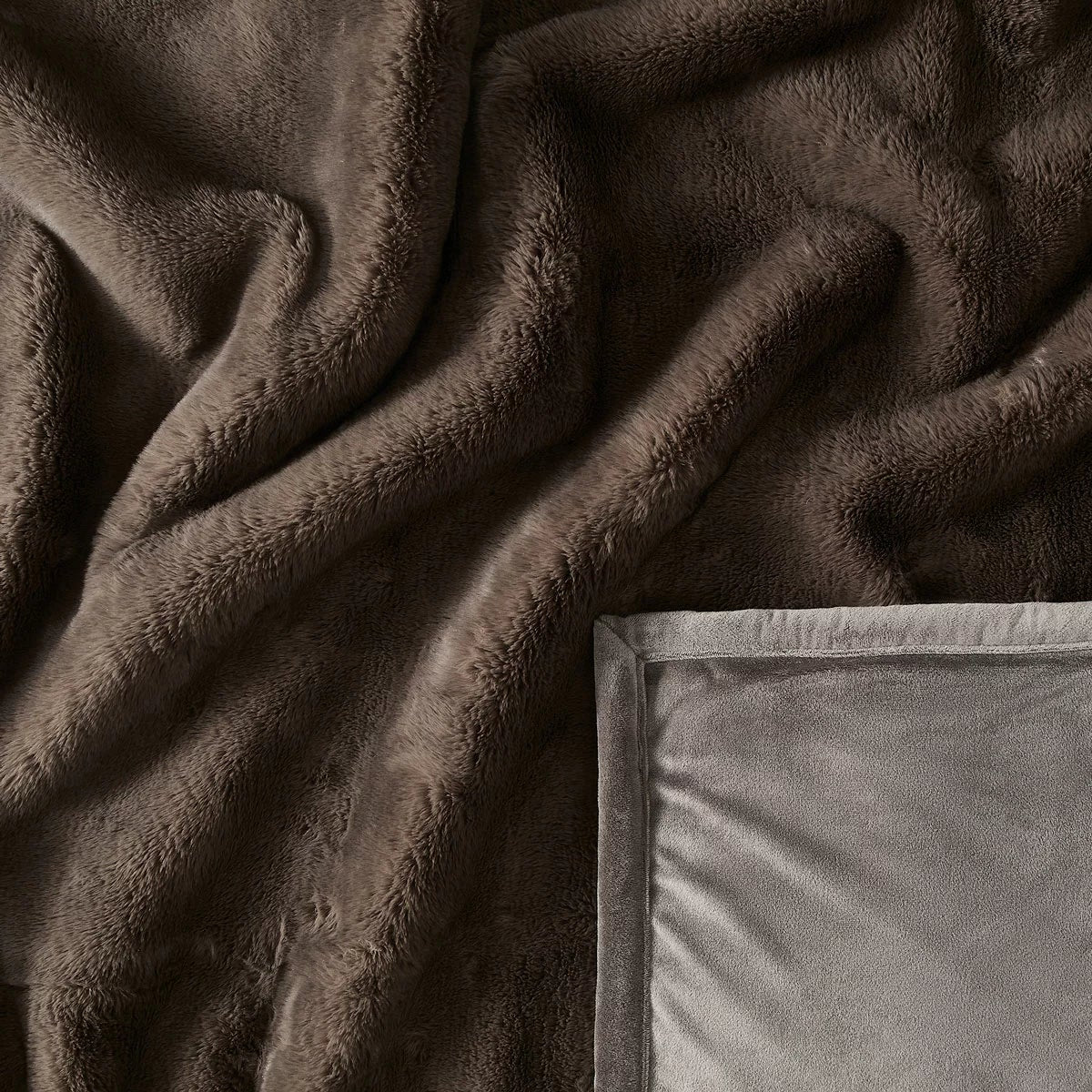 Mon Chateau Faux Fur Throw, 152 x 177 cm, view 10