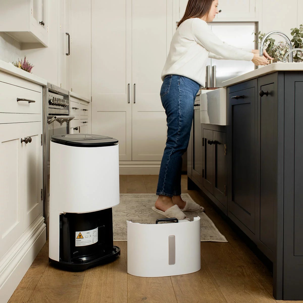 MeacoDry Arete Two Dehumidifier & Air Purifier 25L in Charcoal, view 7
