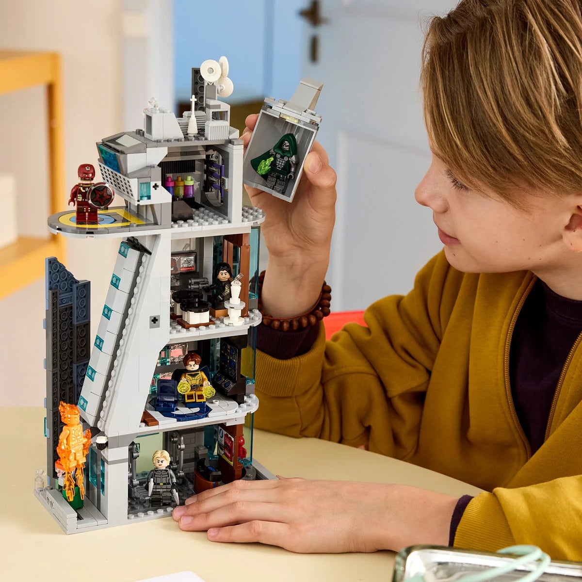 LEGO Super Heroes Avengers: Doomsday New Avengers Tower - Model 76352 (12+ Years), view 5