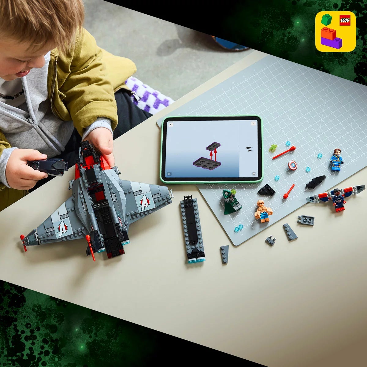 LEGO Super Heroes Avengers: Doomsday Quinjet - Model 76347 (9+ Years), view 3
