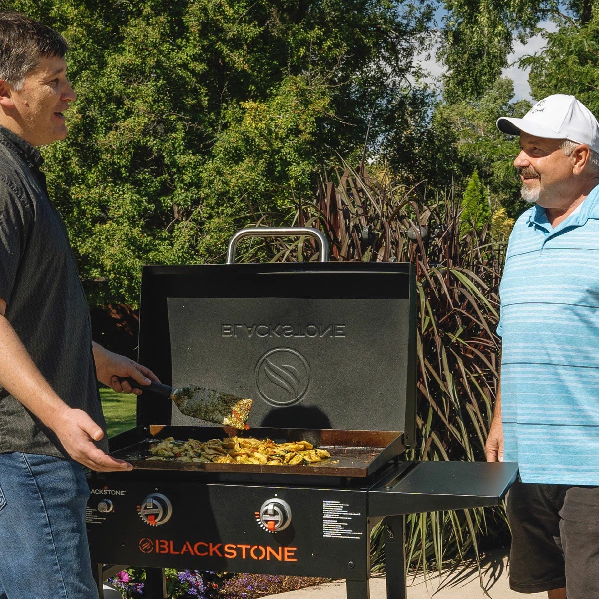 Blackstone 28" Griddle Gas Barbecue Griddle with Hood, view 4