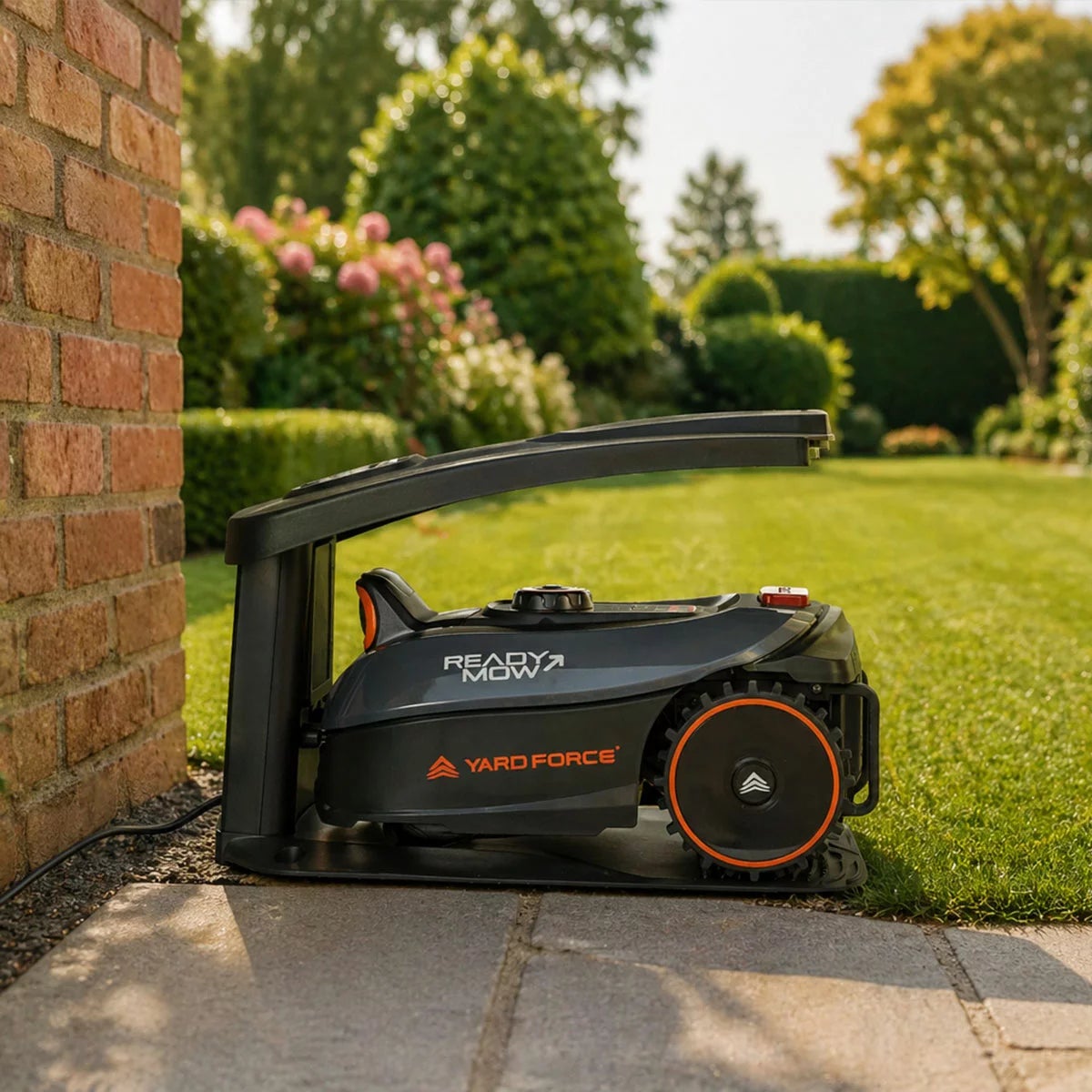 Yard Force Ivision I600 Robotic Lawnmower + Charging Station (600m² cutting area), view 4