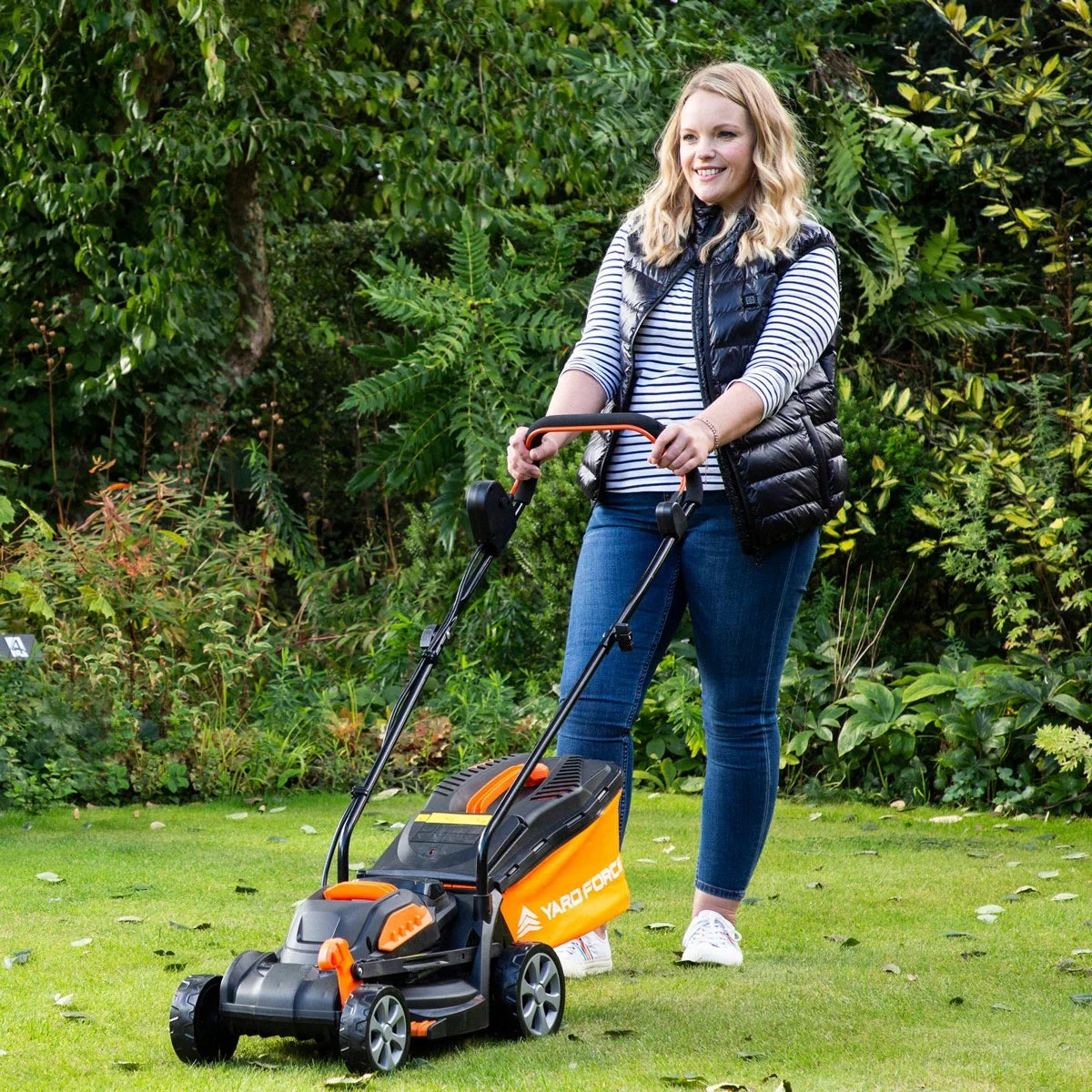 Yard Force 20V 33cm Brushless Cordless Mower & 20V 25cm Line Trimmer Bundle, view 8