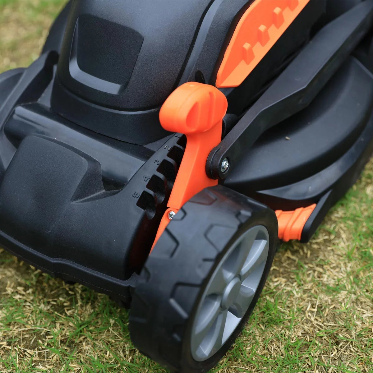 Yard Force 20V 33cm Brushless Cordless Mower & 20V 25cm Line Trimmer Bundle, view 6