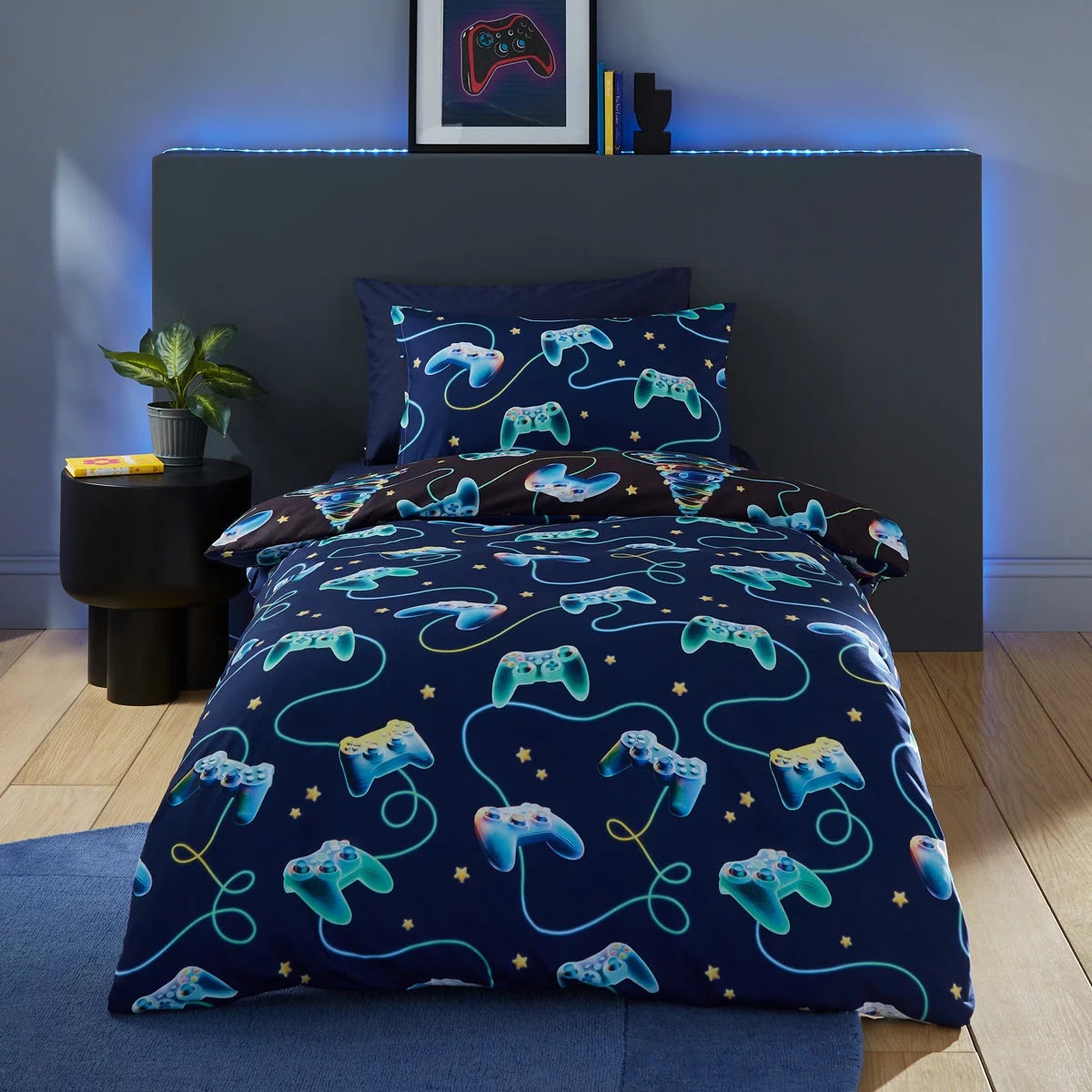 Catherine Lansfield Navy Christmas Gamer Duvet Cover Set In 2 Sizes, view 3