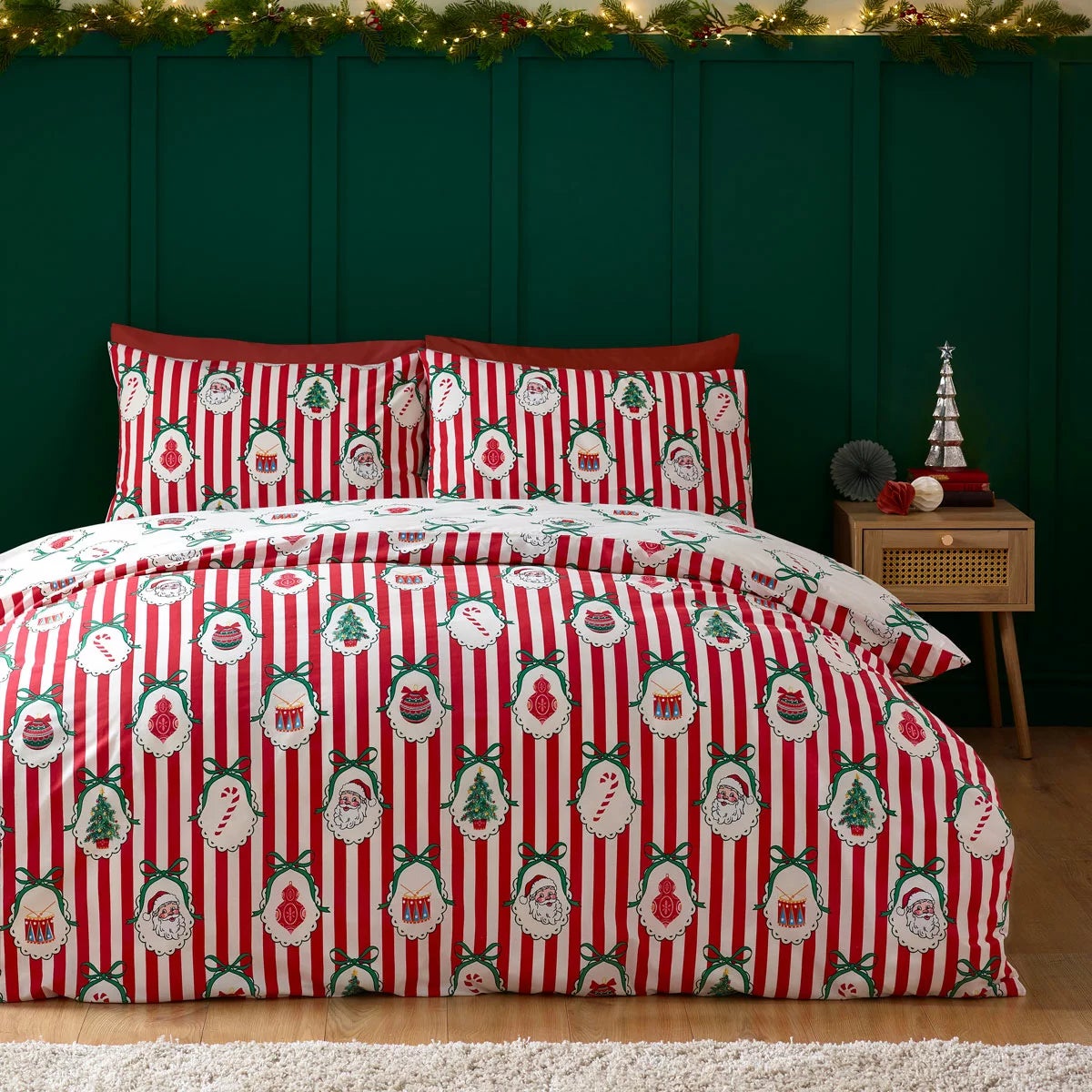 Catherine Lansfield Christmas Vintage Stripe Reversible Duvet Cover Set In 3 Sizes