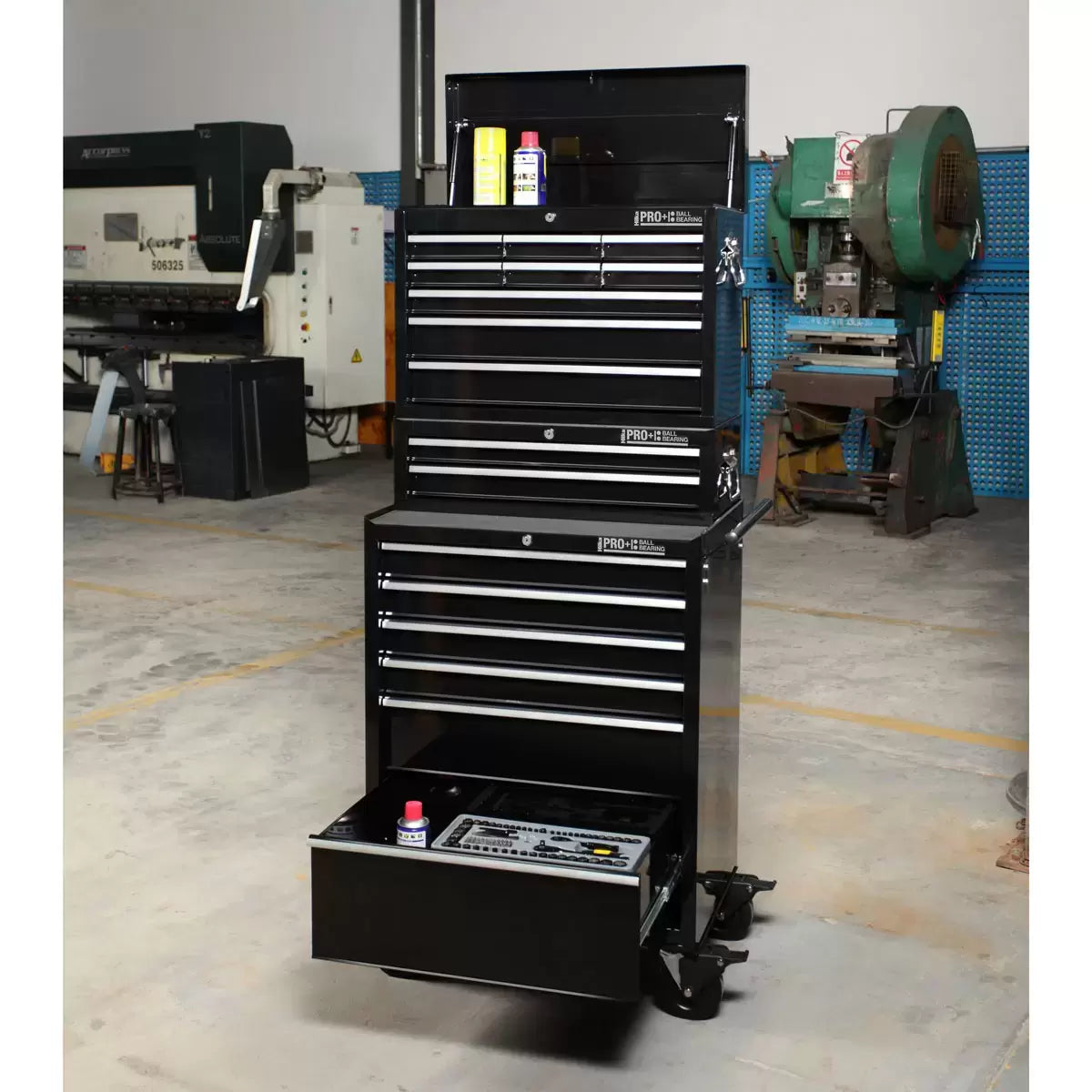 Hilka HD Pro+ 29" (74cm) 17-Drawer Combination Tool Chest Trolley