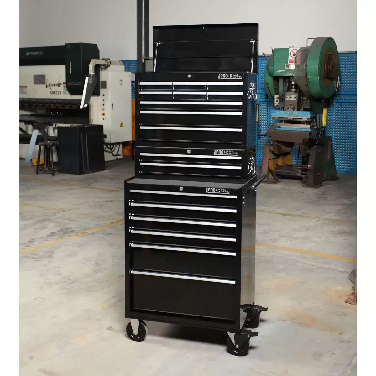 Hilka HD Pro+ 29" (74cm) 17-Drawer Combination Tool Chest Trolley